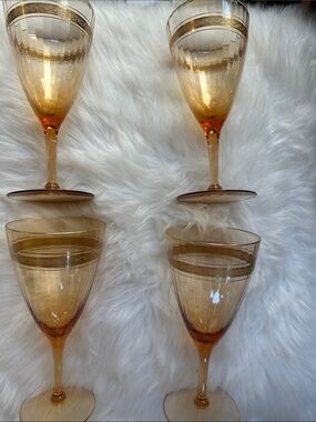 Vintage Amber Stemmed Wine Glasses with Gold Trim - Set of 4
